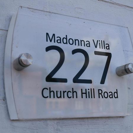 Madonna Villa Birmingham Exteriör bild