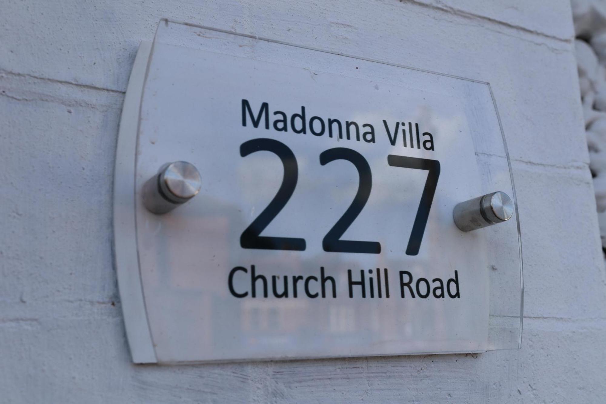 Madonna Villa Birmingham Exteriör bild